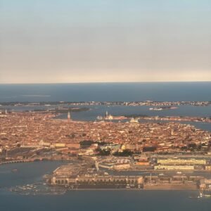 Una volta, a causa della nebbia a Treviso, l'aereo ha dirottato per Venezia